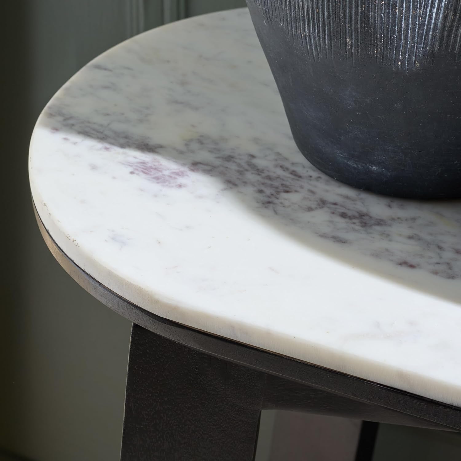 SAFAVIEH Home Collection - Shina White & Black Oval Console Table, Marble Top with Wood Base, Modern Entryway Accent (CNS3708B)