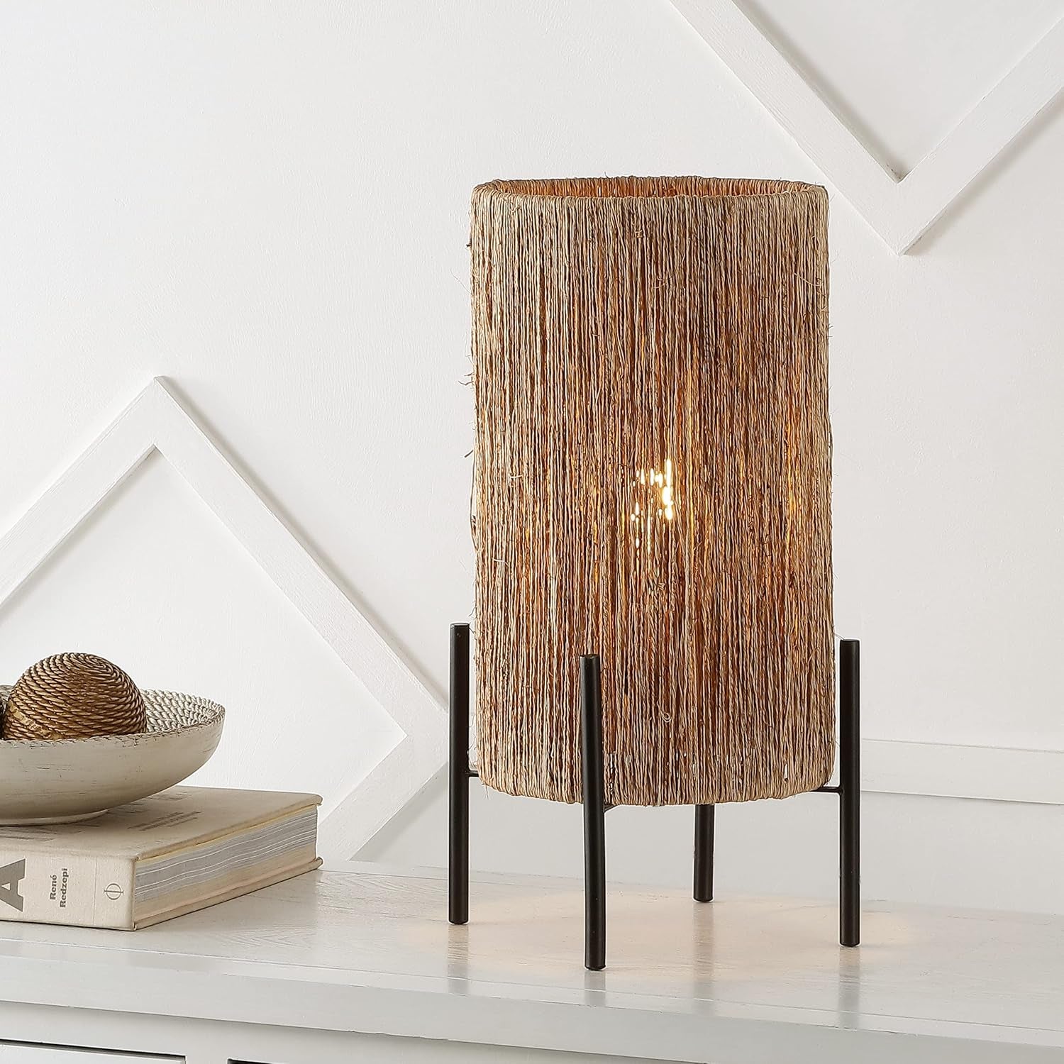 Light brown coastal rattan table lamp