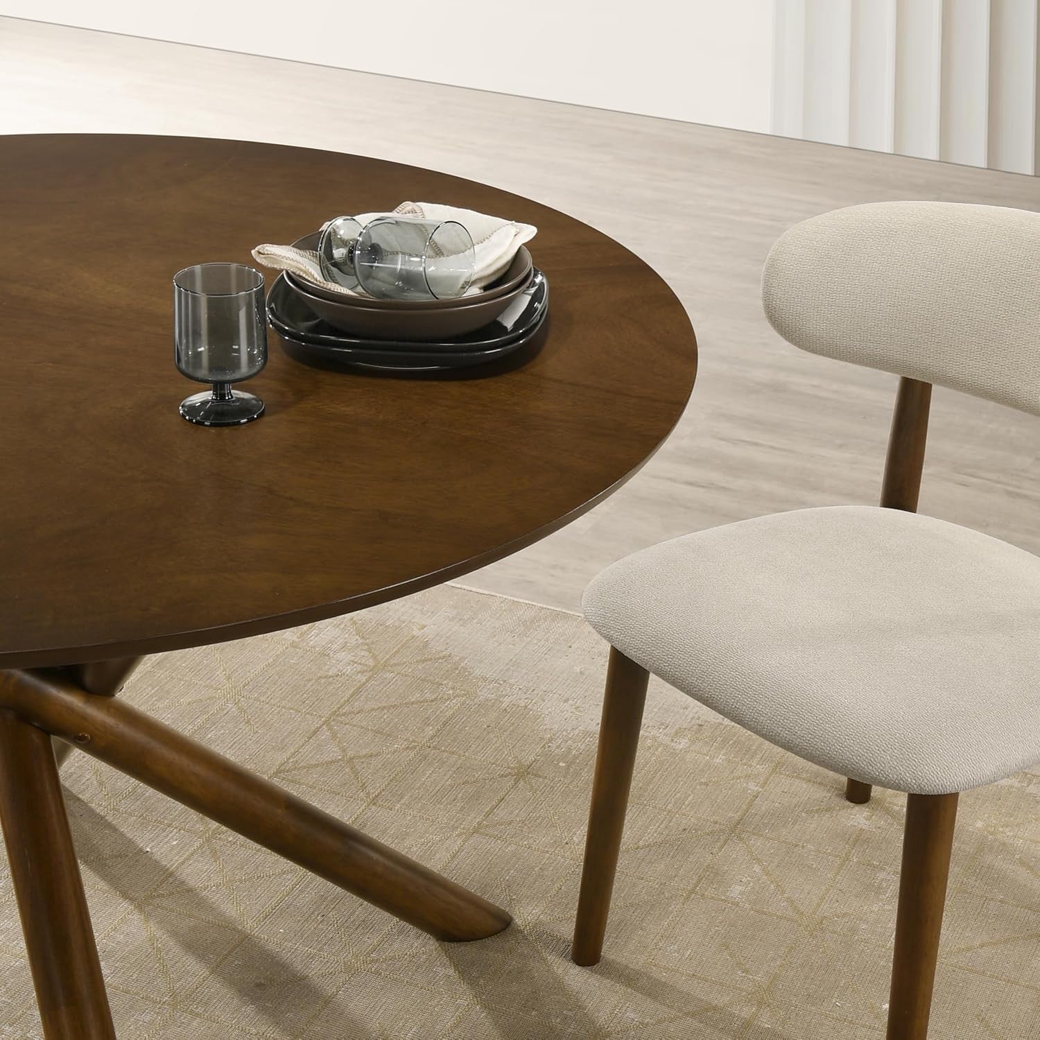Arnott round Dining Table, Walnut Finish