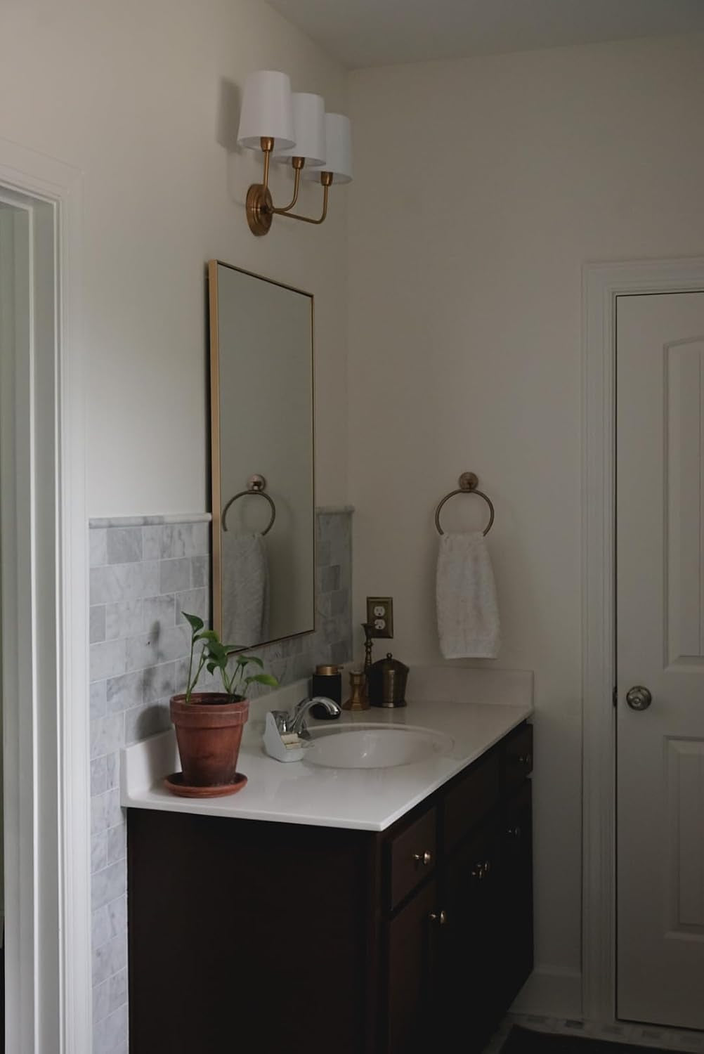 SAFAVIEH Lighting - Sawyer 3-Light 22-Inch Wall Sconce - Brass - Fabric Shade - Contemporary Design - Ideal for Vanity, Hallway, Bedroom, Bathroom - LED Bulb Included (SCN4016A)